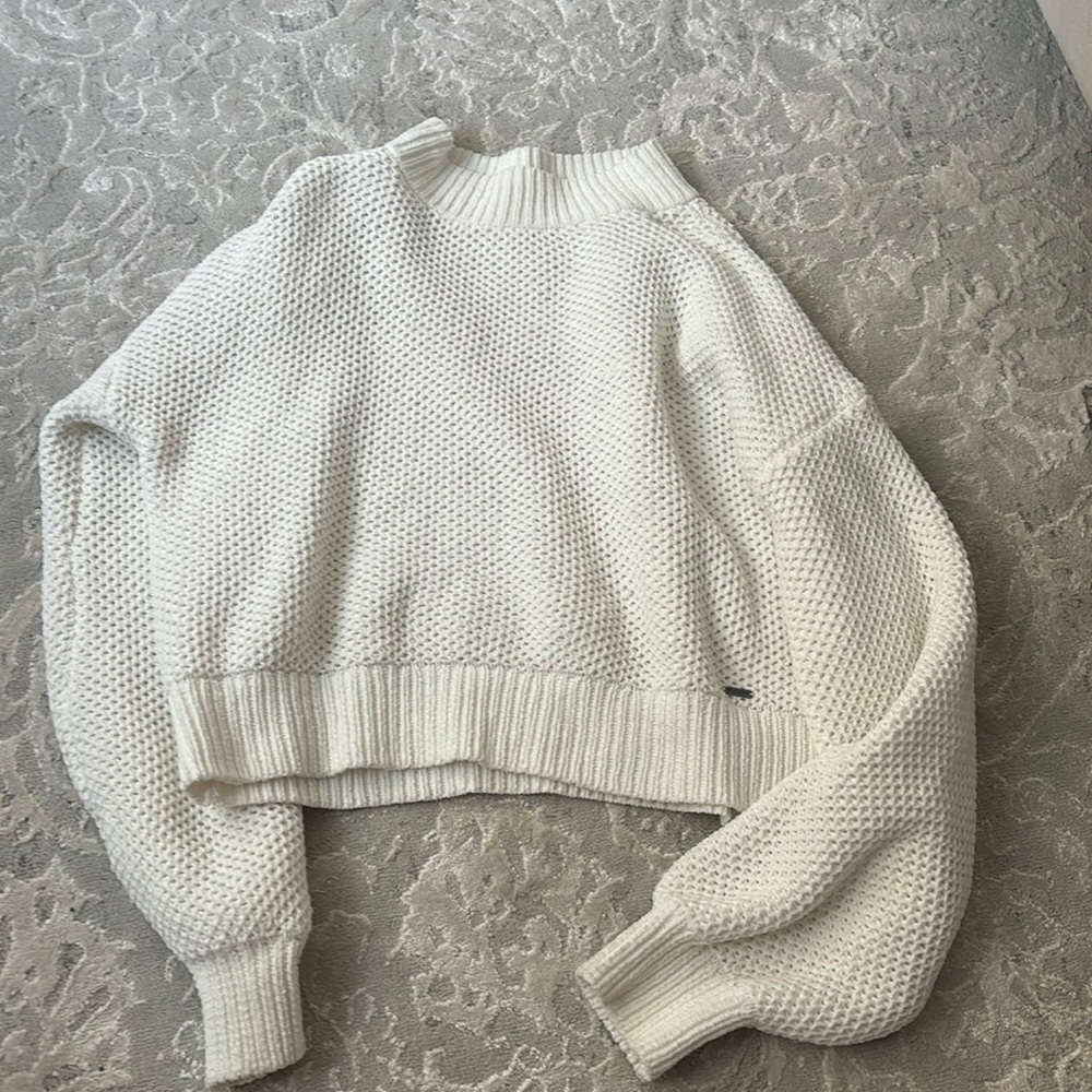 mall holster white basic sweater